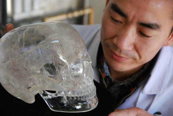 Crânios bizarros - Encontrado o crânio do pé grande? crystalpic