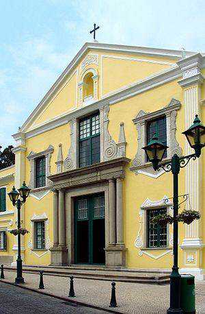 A Estranha Macau: A Las Vegas do Oriente e os Cafés-Miau igreja
