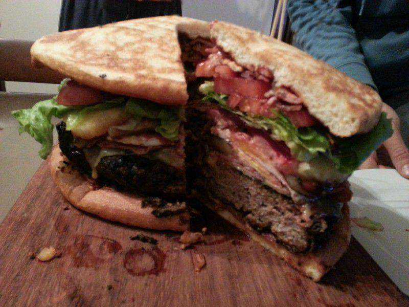 Pizza-burguer? 2ea05a339977590ae7200204e2415e2b