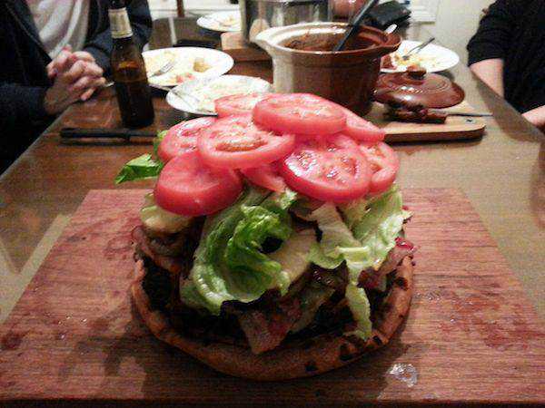 Pizza-burguer? 41240aed63254b9f17f37e394598fbe8