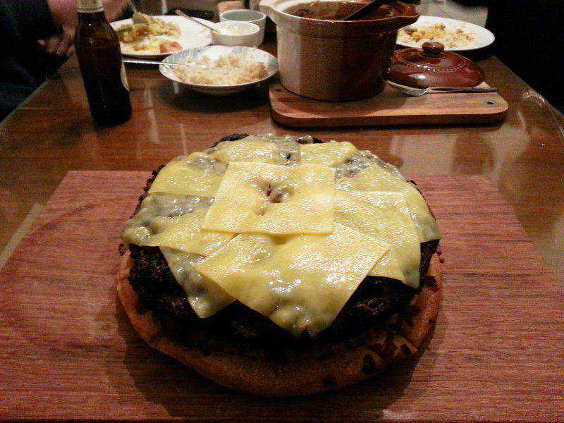 Pizza-burguer? 5726e56c7e2f4f3d807d5fe95c0c9c49