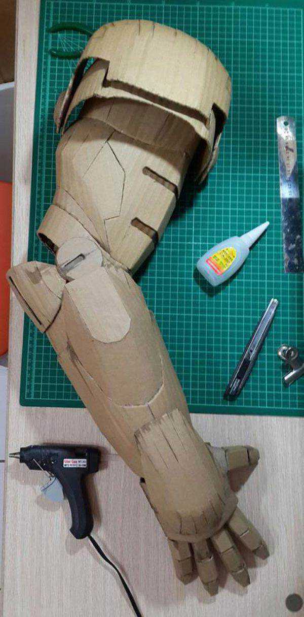 Joselitou: Armadura do Homem de Ferro feita de papelão 72694f2fbe78ecee7cce8c02c26773ee