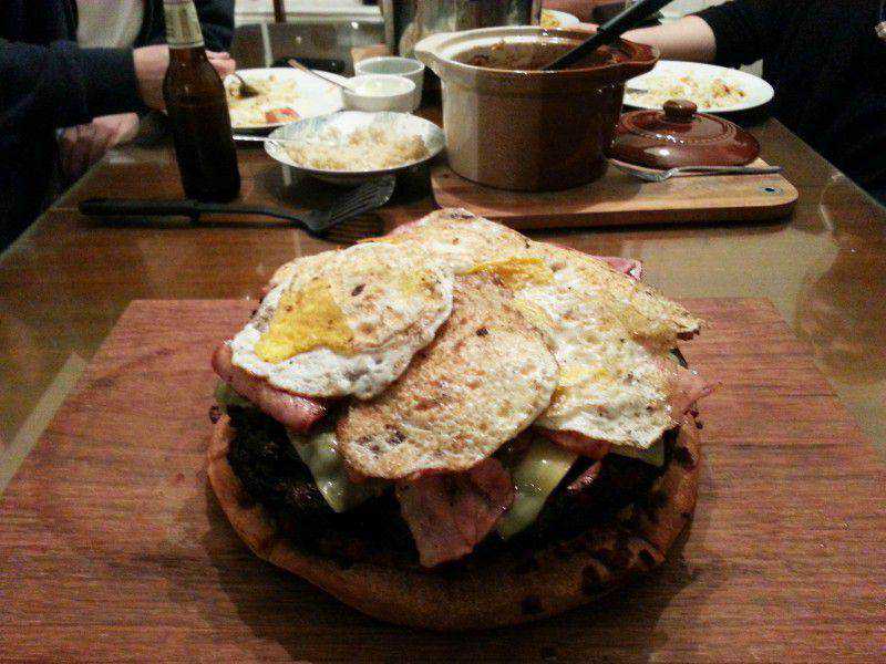 Pizza-burguer? 77d998c81305bf67e8a371ef3ef13395