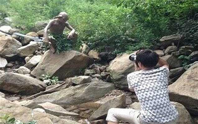 Turista flagra um ser misterioso 786483963636333202