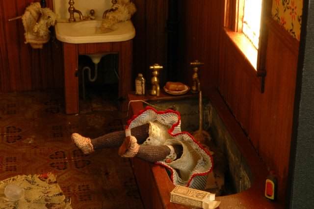 A casa das bonecas assassinadas Around-the-boarding-house-Maggie-was-known-as-a-good-time-girl-who-never-let-a-thing-like-epilepsy-stand-in-her-way.