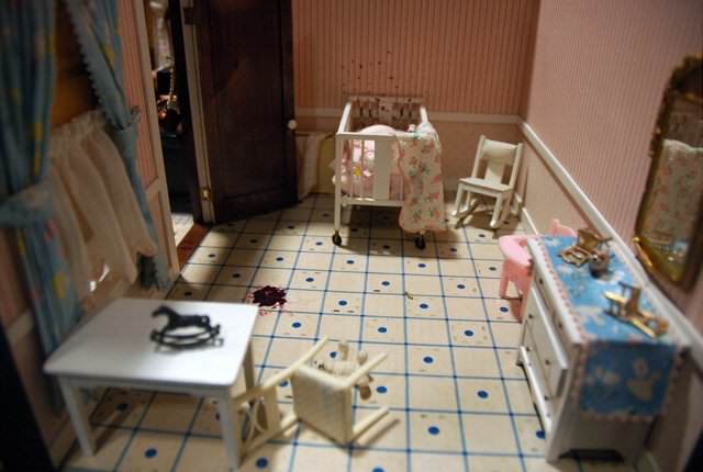 A casa das bonecas assassinadas The-Judsons-innocent-baby-daughter-was-found-shot-to-death-in-her-crib.-Whose-blood-is-on-the-floor