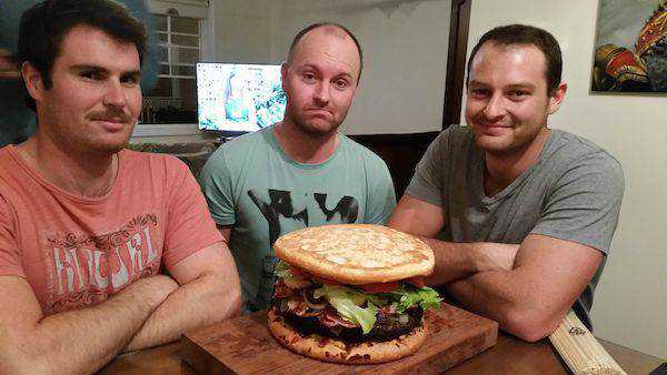 Pizza-burguer? ba9422593efe2bee264e40650ecd4aa7