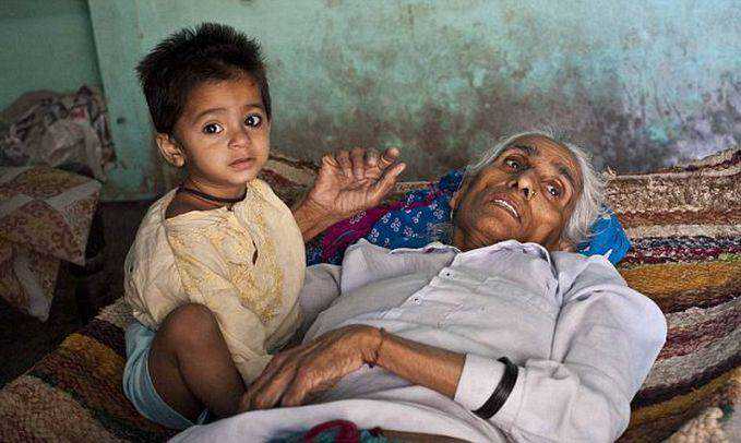 Os mais gumpmente incríveis casos de gravidez World's Oldest Mum Bedridden