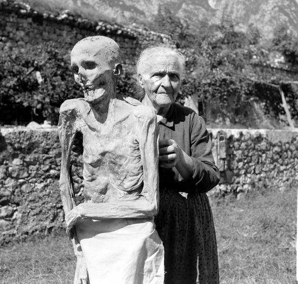 Mumias de Venzone: Passando o dia com os mortos tumblr_m5zp3hRR1r1rnseozo3_1280
