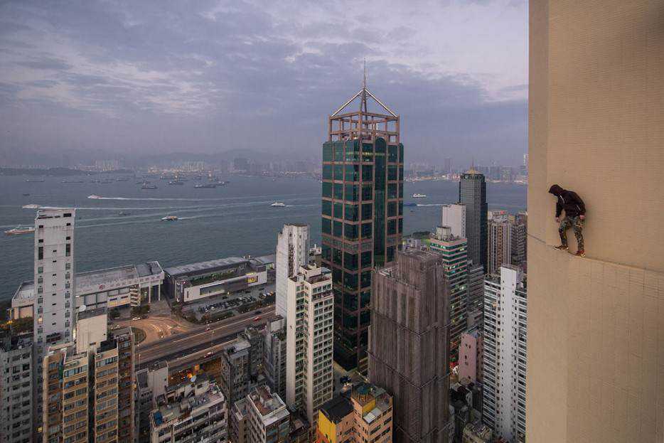 Escaladores urbanos e suas fotos tão arriscadas que dão calafrios! 2118-934x