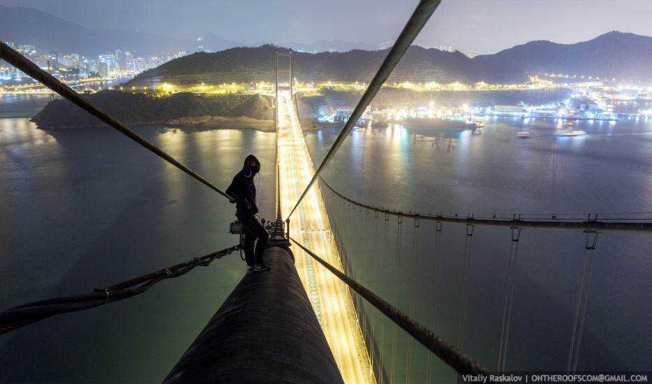 Escaladores urbanos e suas fotos tão arriscadas que dão calafrios! 2513-934x