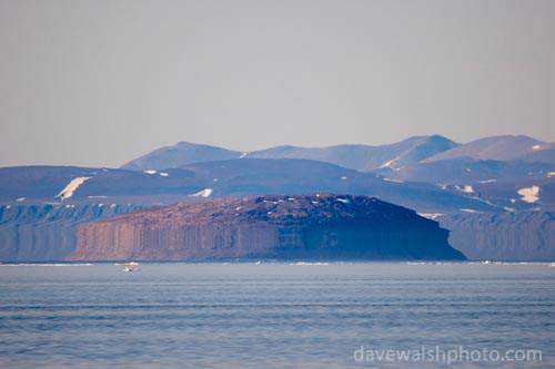O mistério da ilha fantasma Fata Morgana, off the coast of Arctic Greenland