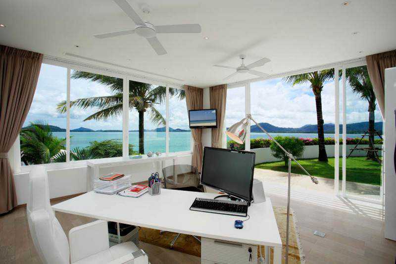 Home Office da depressão Marvelous-Home-Office-Design-Applied-White-Table-and-White-Swivel-Chairs-in-Oceanfront-Villa-Offering-Beautiful-Outside-View