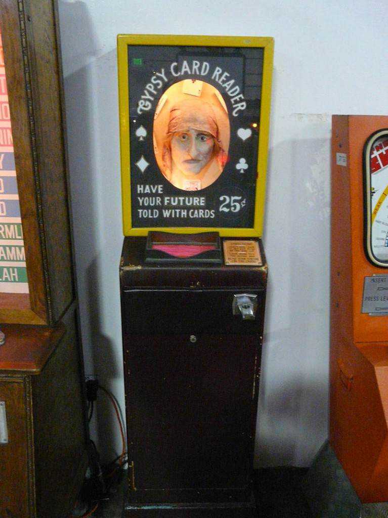 Médico automático: Uma máquina bizarra 800px-Musée_Mécanique_064
