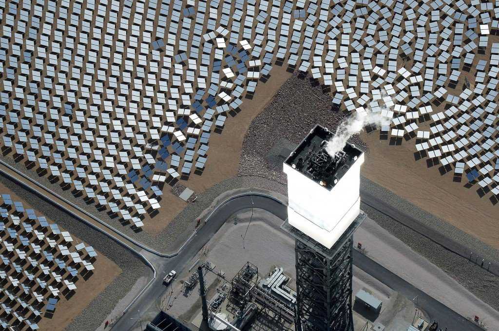 Novos modelos de usinas solares 140818-solar-panel-bird-deaths-main-226p_d213e79abc660b28984b7a5d0fcbf098