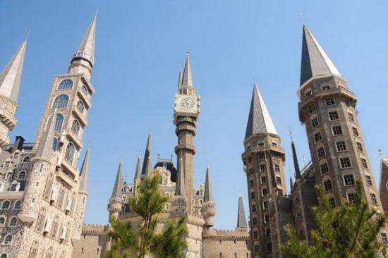 Escola de artes na China: Hogwarts da vida real Chinese-Hogwarts3-550x366