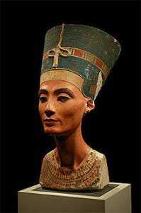 Escultura da Space Goddess - O conceito 220px-Nefertiti_30-01-2006