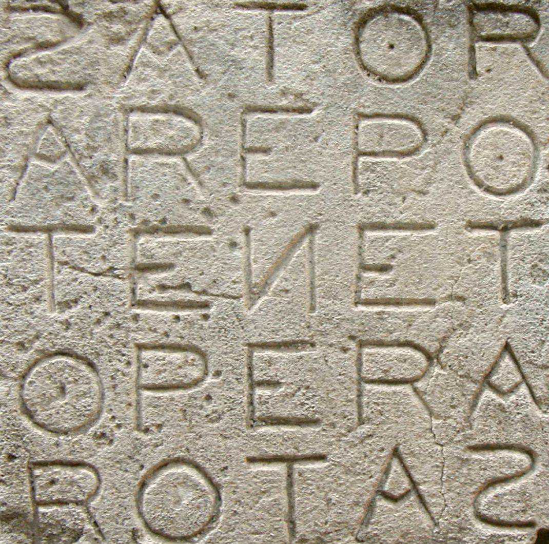 5 grafittis estranhos e misteriosos que aparecem pelo mundo Sator_Square_at_Oppède