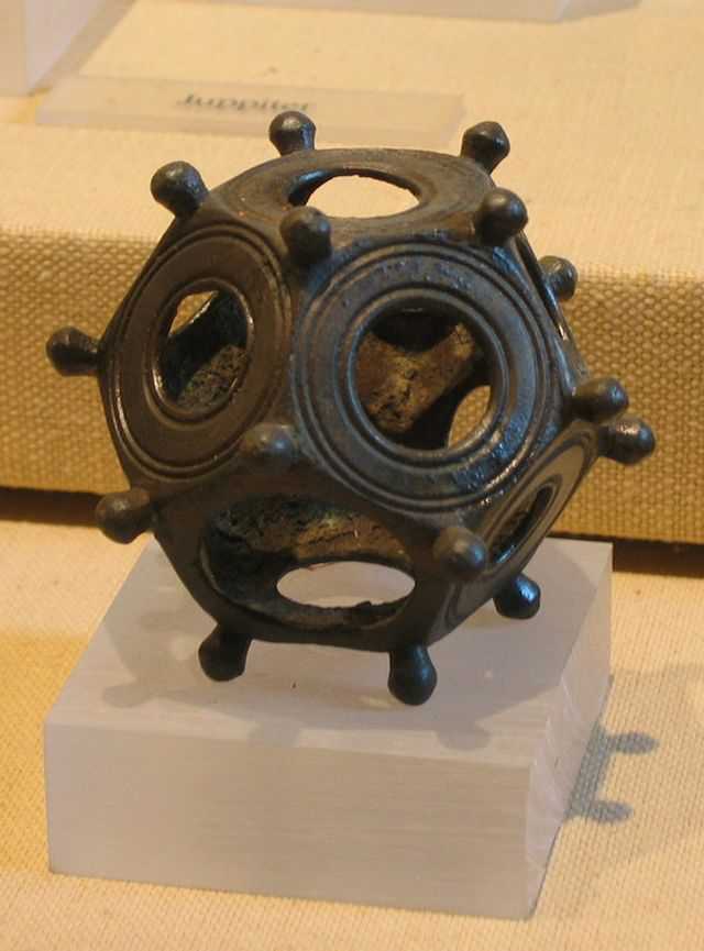 Foto Gump do dia: O Dodecaedro misterioso 640px-Roman_dodecahedron