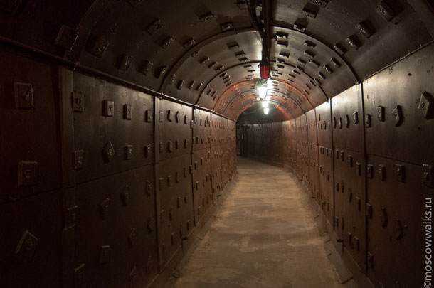 Bunker anti-nuclear vira casa de festas na Russia 6b38091f3c558dec9143029f460a00eb