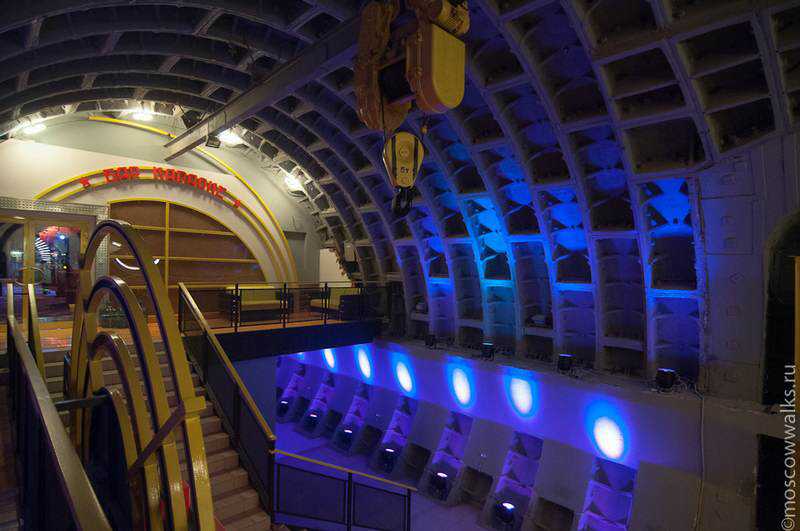 Bunker anti-nuclear vira casa de festas na Russia bunker42002-15