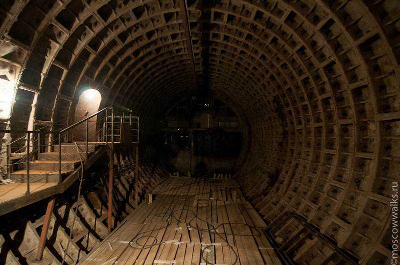 Bunker anti-nuclear vira casa de festas na Russia bunker42002-22