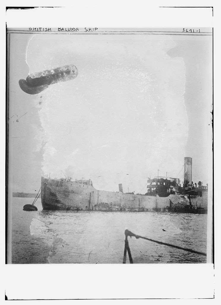 Bizarras fotos de dois ufos feitas por um submarino nos anos 70 20540v