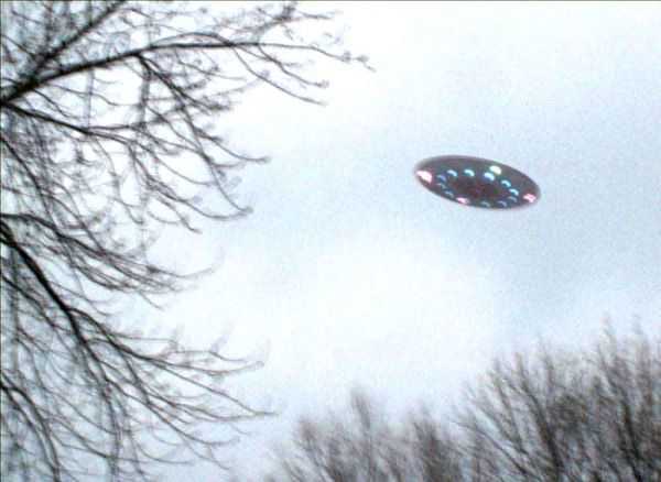 A melhor filmagem de ufo de 2015 é boa mesmo, mas... 6a395b8a8eed5db69b66709a6b28cb8b