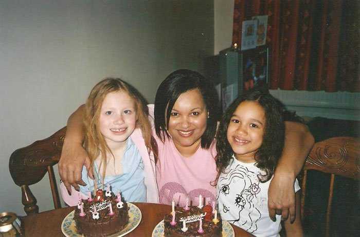 Foto Gump do dia: Gêmeas! black-white-skin-twin-sisters-lucy-maria-aylmer-birthday
