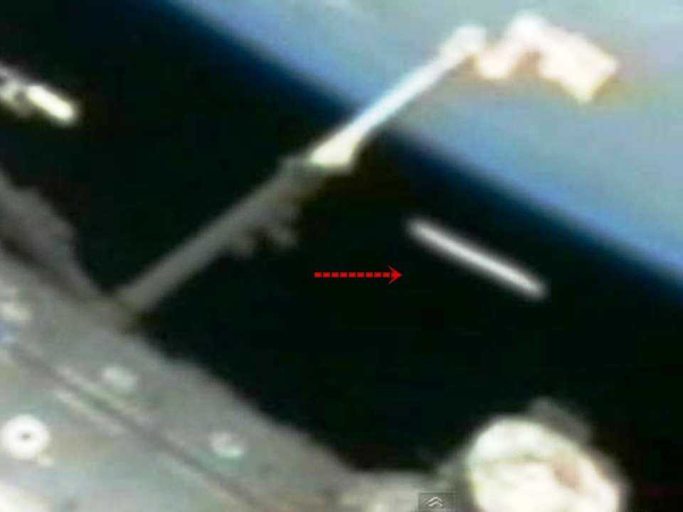 Bizarras fotos de dois ufos feitas por um submarino nos anos 70 iss ufo cigar shaped ufo space