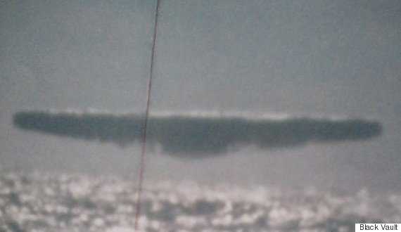 Bizarras fotos de dois ufos feitas por um submarino nos anos 70 o-AIRSHIP-UFO-570 (2)
