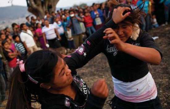 Cidade no México institui porradaria de mulher para fazer chover porradaria3