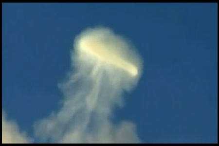 Fenômenos intrigantes no céu smoke ring ufo