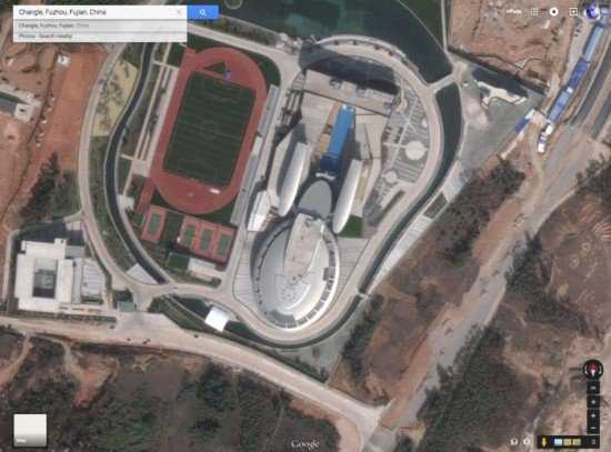 Chinês milionário constrói escritório com a forma da Enterprise star-trek-building2-550x407