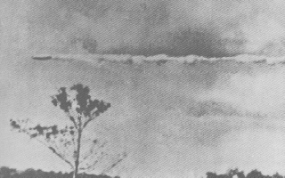 Bizarras fotos de dois ufos feitas por um submarino nos anos 70 ufo25