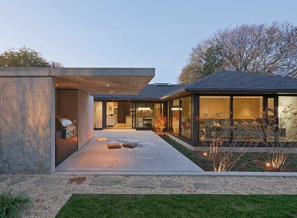 Casas espetaculares onde você moraria fácil 8 Ambiente interno com concreto aparente e iluminação moderna