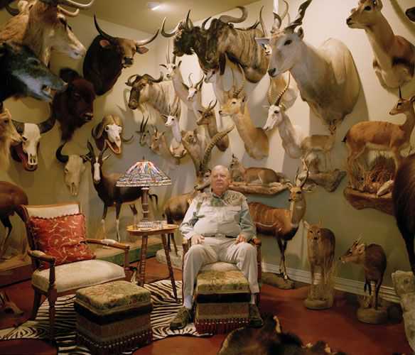 Caçador: O pior do lixo humano untitled hunter, trophy room # VIII, dallas, texas