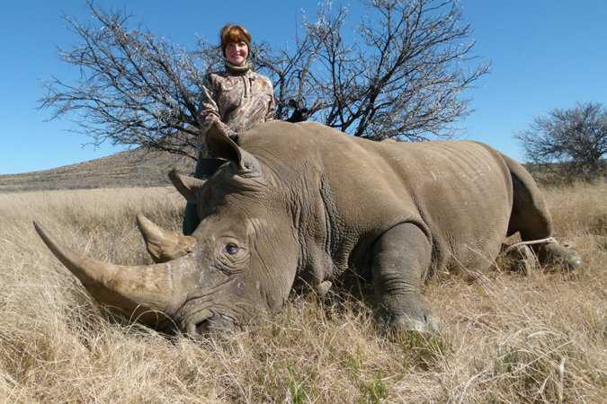 Caçador: O pior do lixo humano 8-nancy-darted-rhino-hunt1