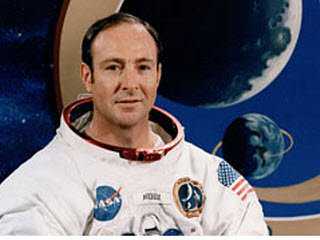 Sobre bikinis, aliens, astronautas, gênios e explosões atômicas Edgar-Mitchell