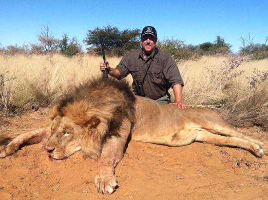 Caçador: O pior do lixo humano doug-hamric-lion