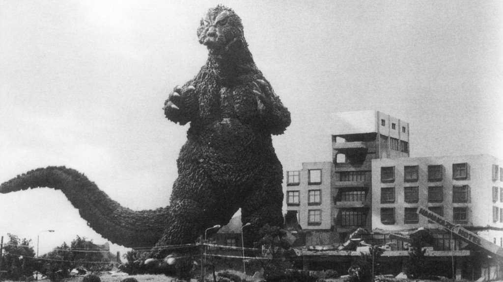 Sobre bikinis, aliens, astronautas, gênios e explosões atômicas Critic John Powers writes, "There's an amoral pleasure to be had in watching Godzilla reduce Tokyo to fiery rubble."