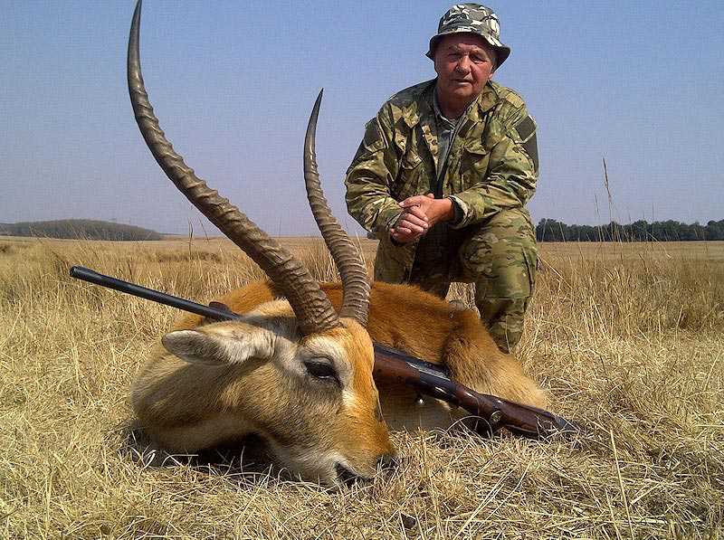 Caçador: O pior do lixo humano lechwe-2b