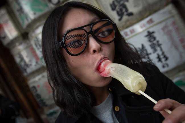 Mamilos polêmicos! Confira a revista mais bizarra do Japão 980x