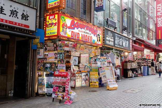 Mamilos polêmicos! Confira a revista mais bizarra do Japão porn