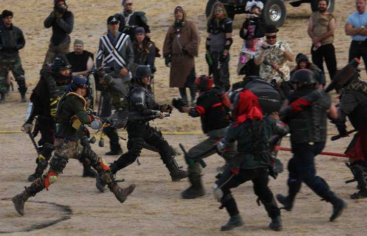 Wasteland Festival - o VERDADEIRO evento Mad Max 207332_216082745085451_100000511800190_910330_4099453_n