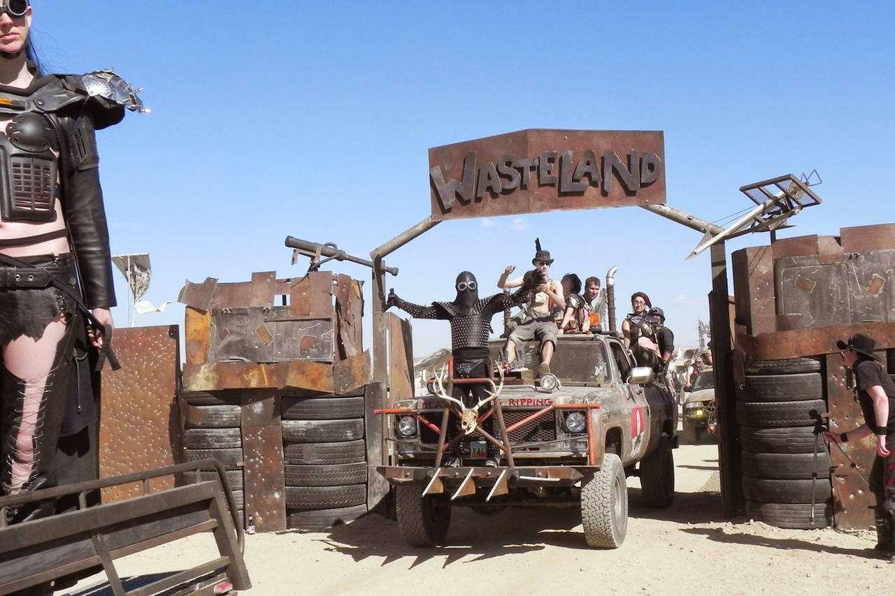 Wasteland Festival - o VERDADEIRO evento Mad Max BN-IJ445_MADMAX_M_20150512103406