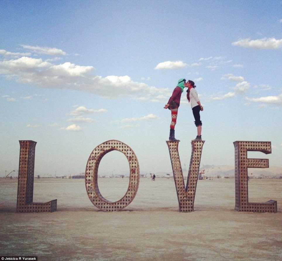 O incrível festival Burning Man article-2735908-20D9167500000578-19_964x892