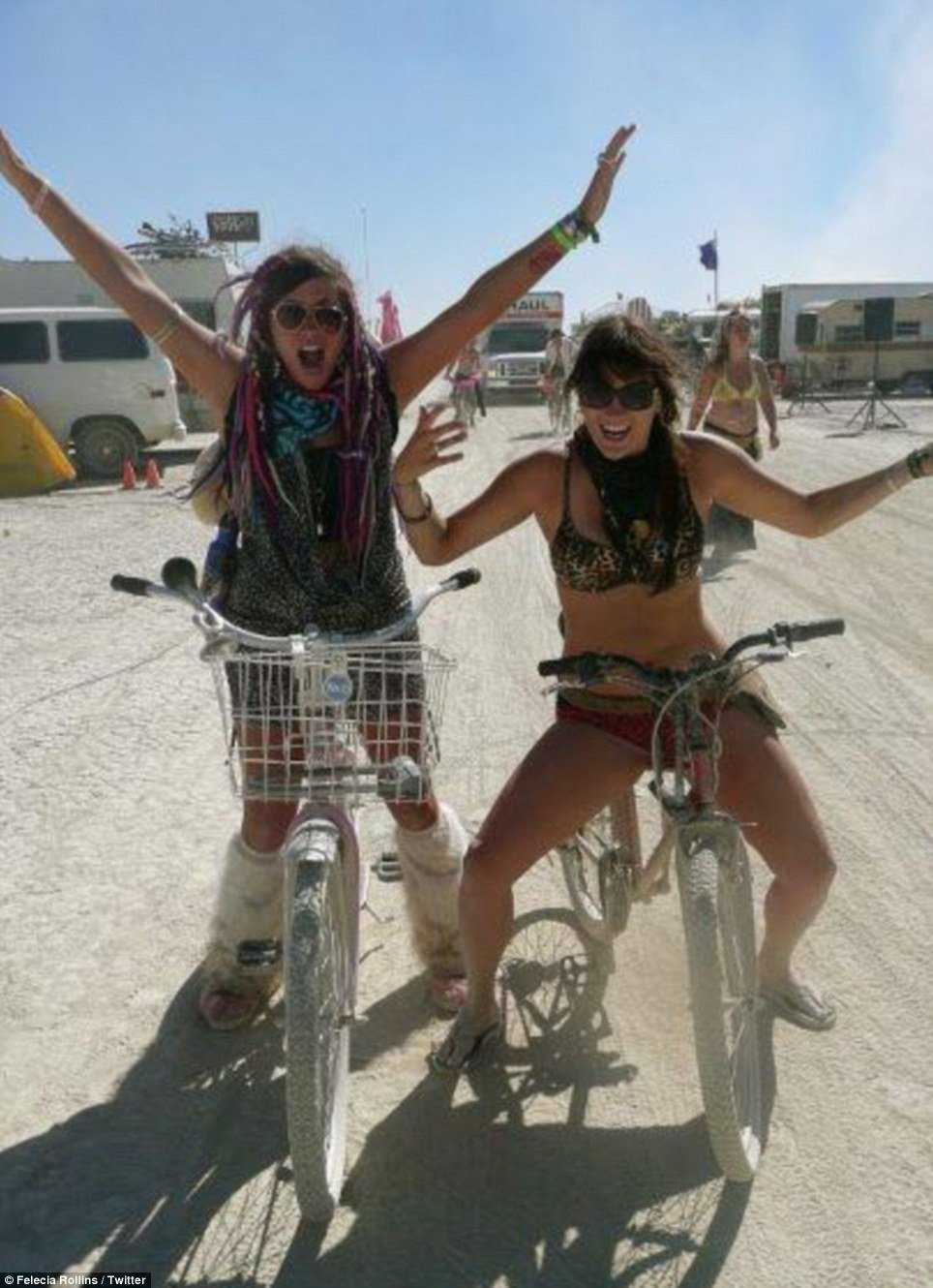 O incrível festival Burning Man article-2736228-20D8D18D00000578-129_964x1330