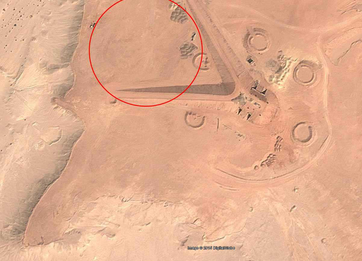 Bases alienígenas? Estruturas misteriosas do deserto compara3