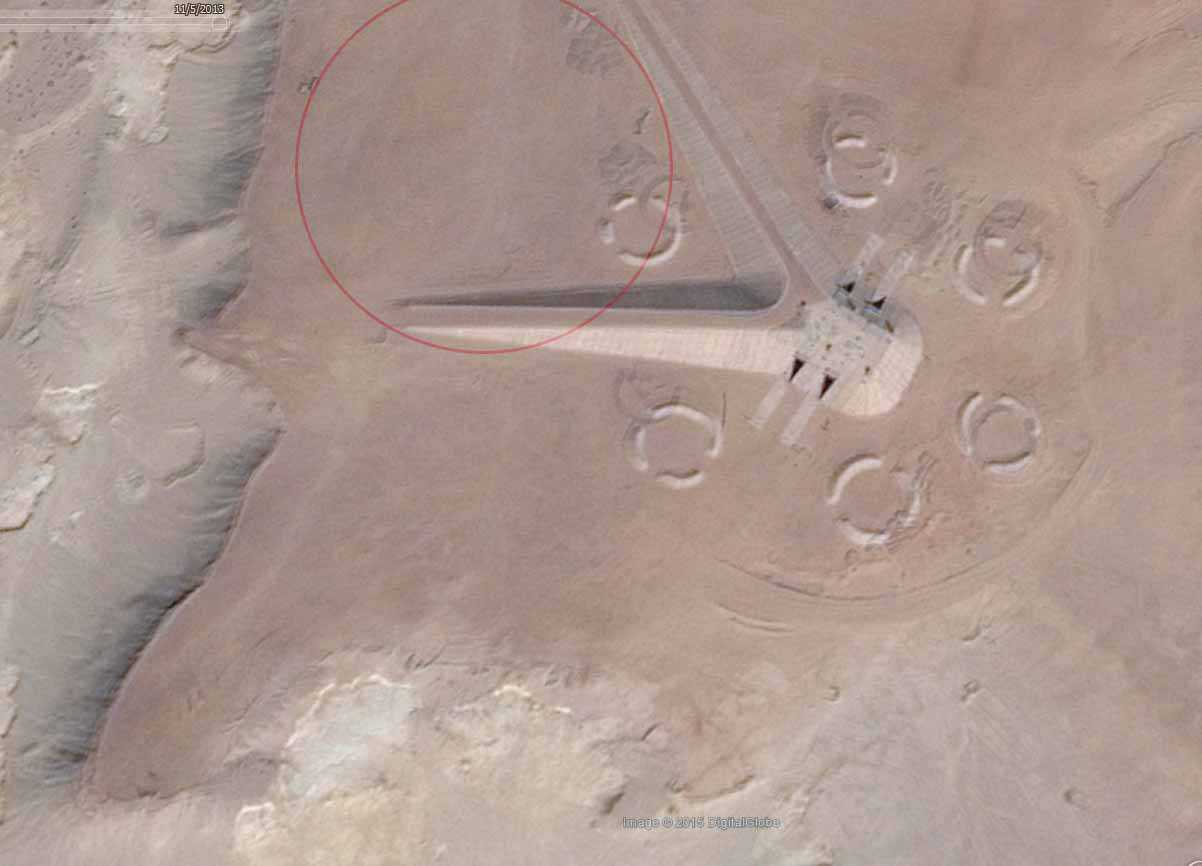 Bases alienígenas? Estruturas misteriosas do deserto compara4